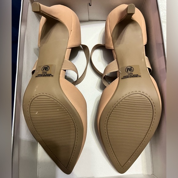 Nude Heels - Picture 2 of 3